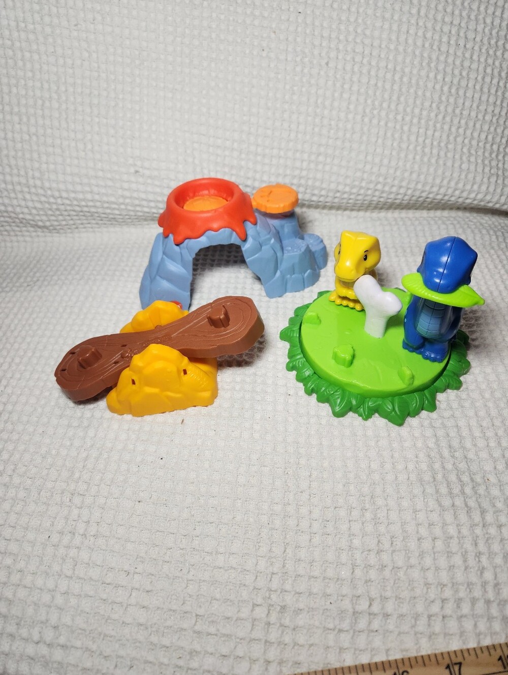 Fisher-Price Dino Playset with Blue, Green, Yellow, Orange, Brown Pieces